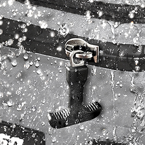 A leak-proof zipper ensures that no water or air enters the cooler, which can keep the food and drinks inside fresh and cool for longer periods.